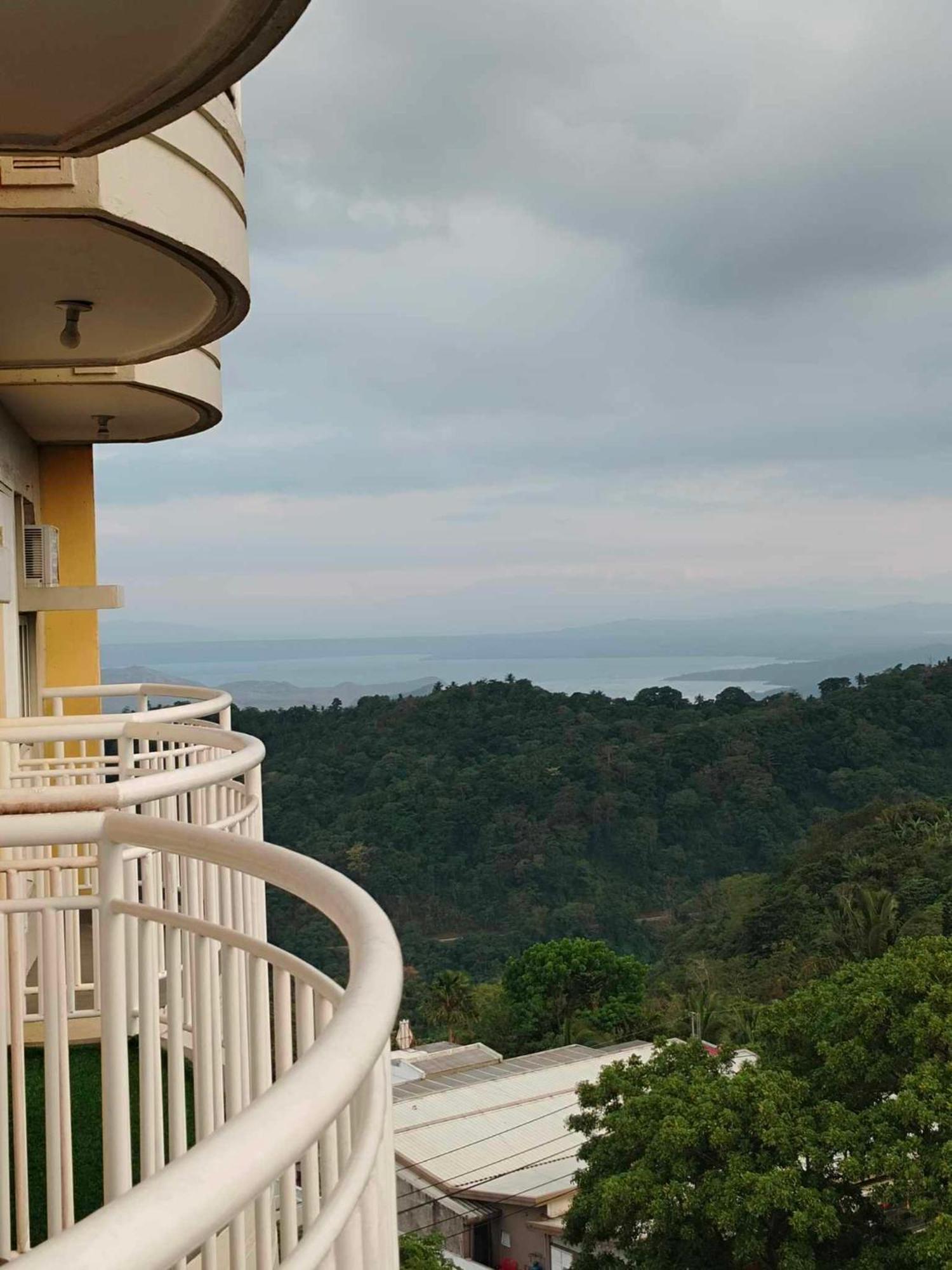 Cityland Tagaytay Taal Lake View City View Free Pool Parking Studios With Balcony Are City View Tagaytay City Exterior foto