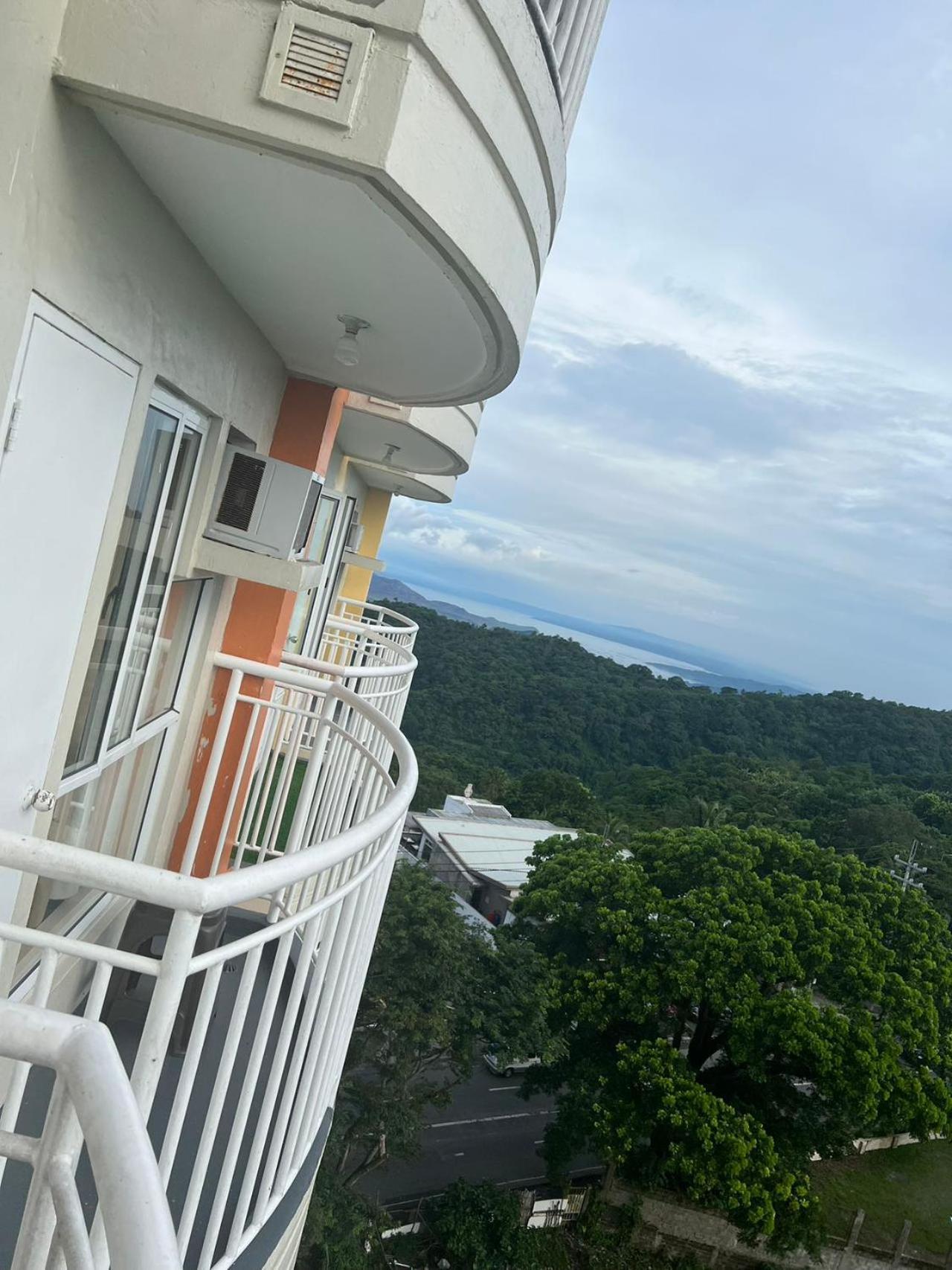 Cityland Tagaytay Taal Lake View City View Free Pool Parking Studios With Balcony Are City View Tagaytay City Exterior foto